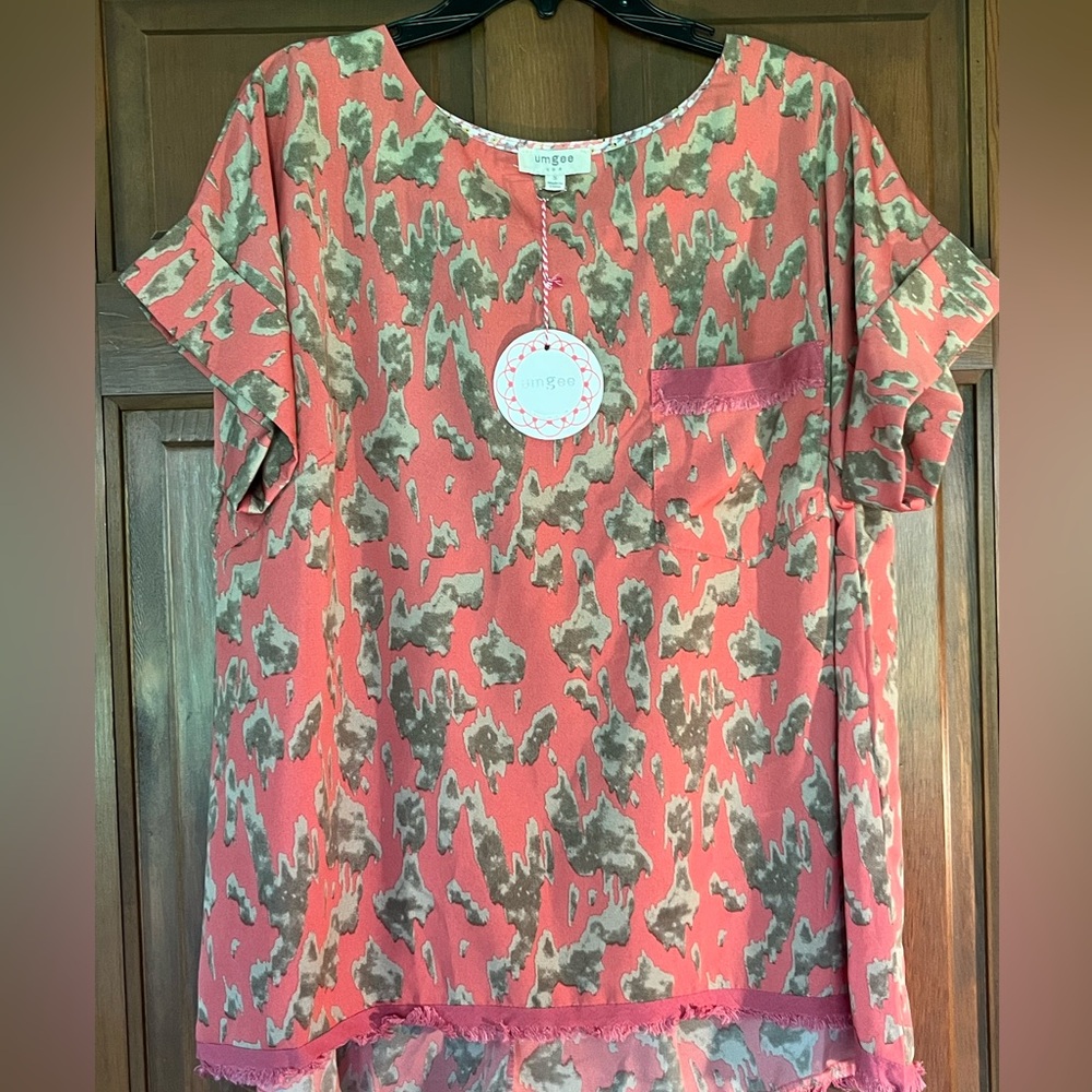 Umgee Coral and Tan Abstract Blouse size Small Brand New. Fringed bottom